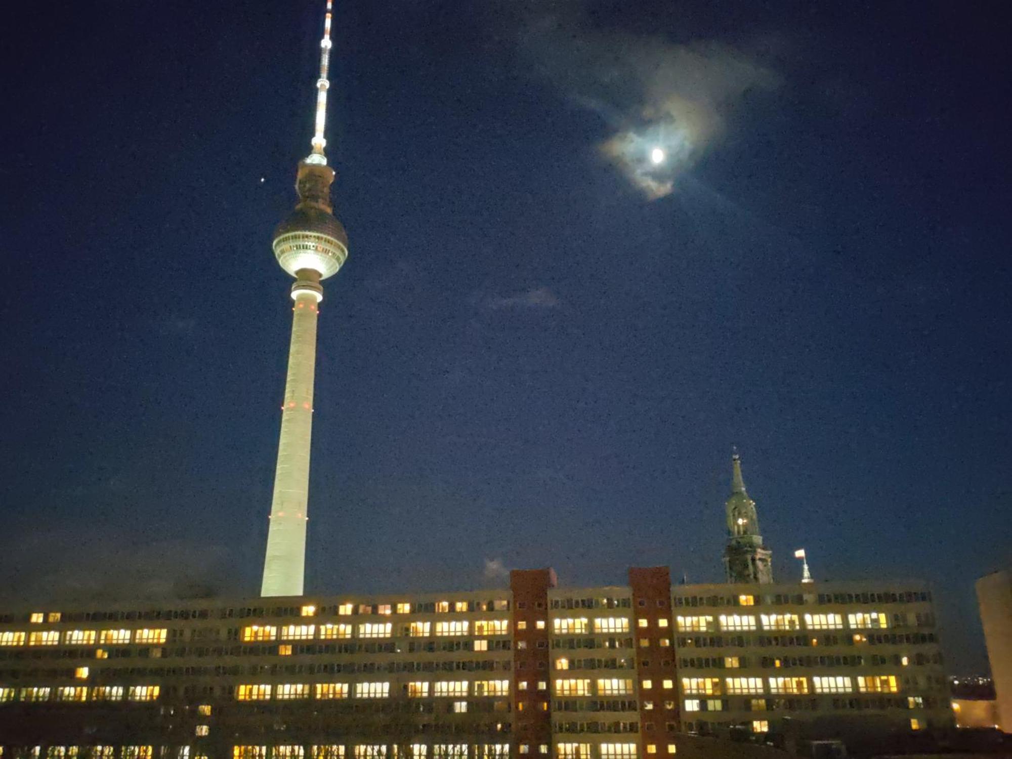 Mitte Von Mitte - Blick Auf Den Turm Lägenhet Berlin Exteriör bild